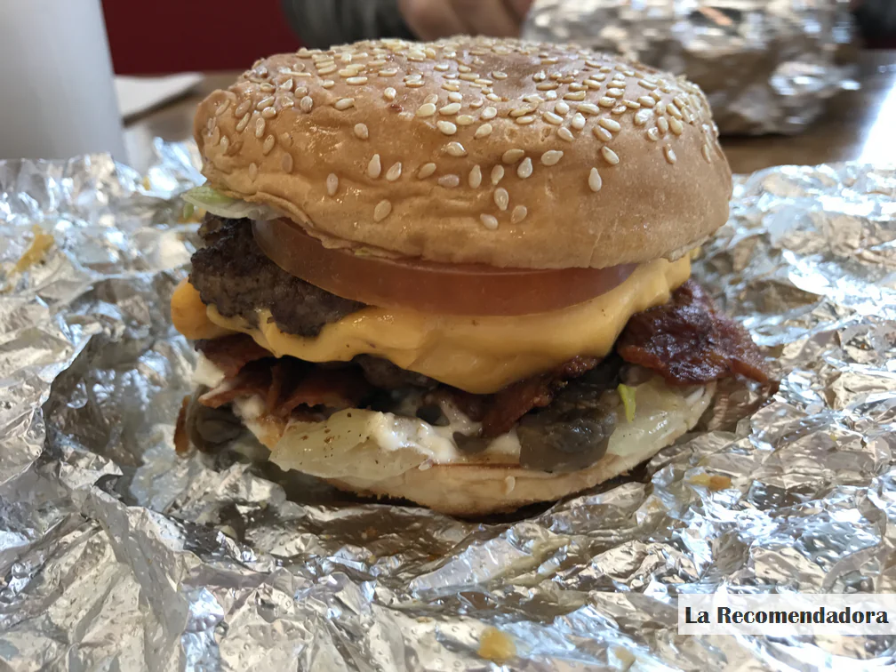 ¿Cómo son las HAMBURGUESAS de FIVE GUYS? - FiveGuys17 3