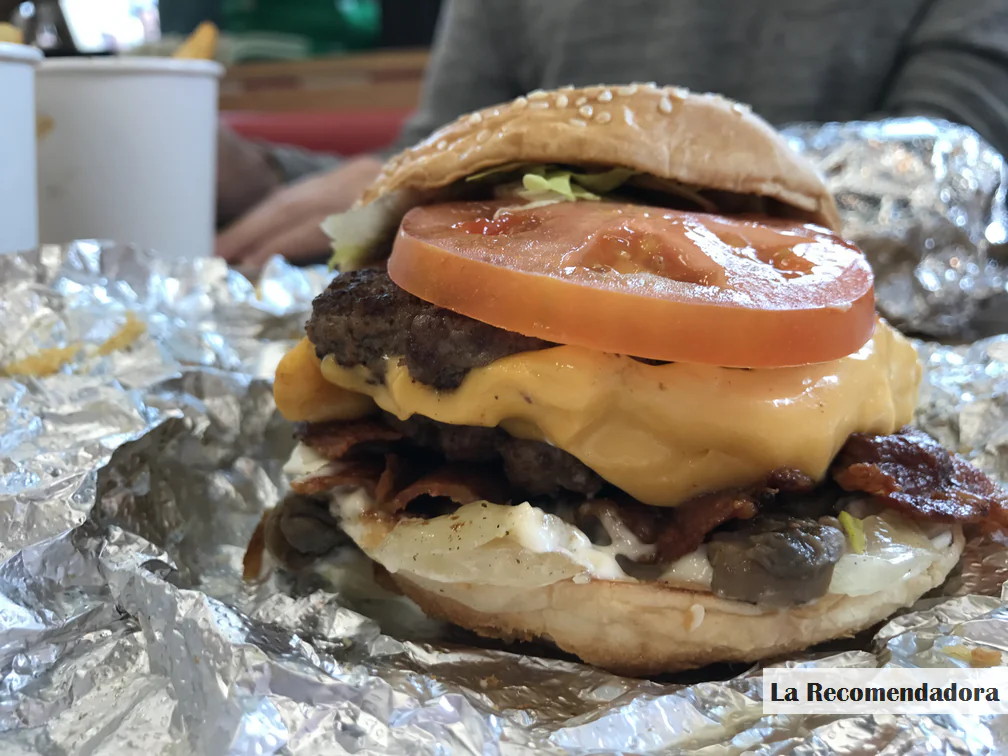 ¿Cómo son las HAMBURGUESAS de FIVE GUYS? - FiveGuys21