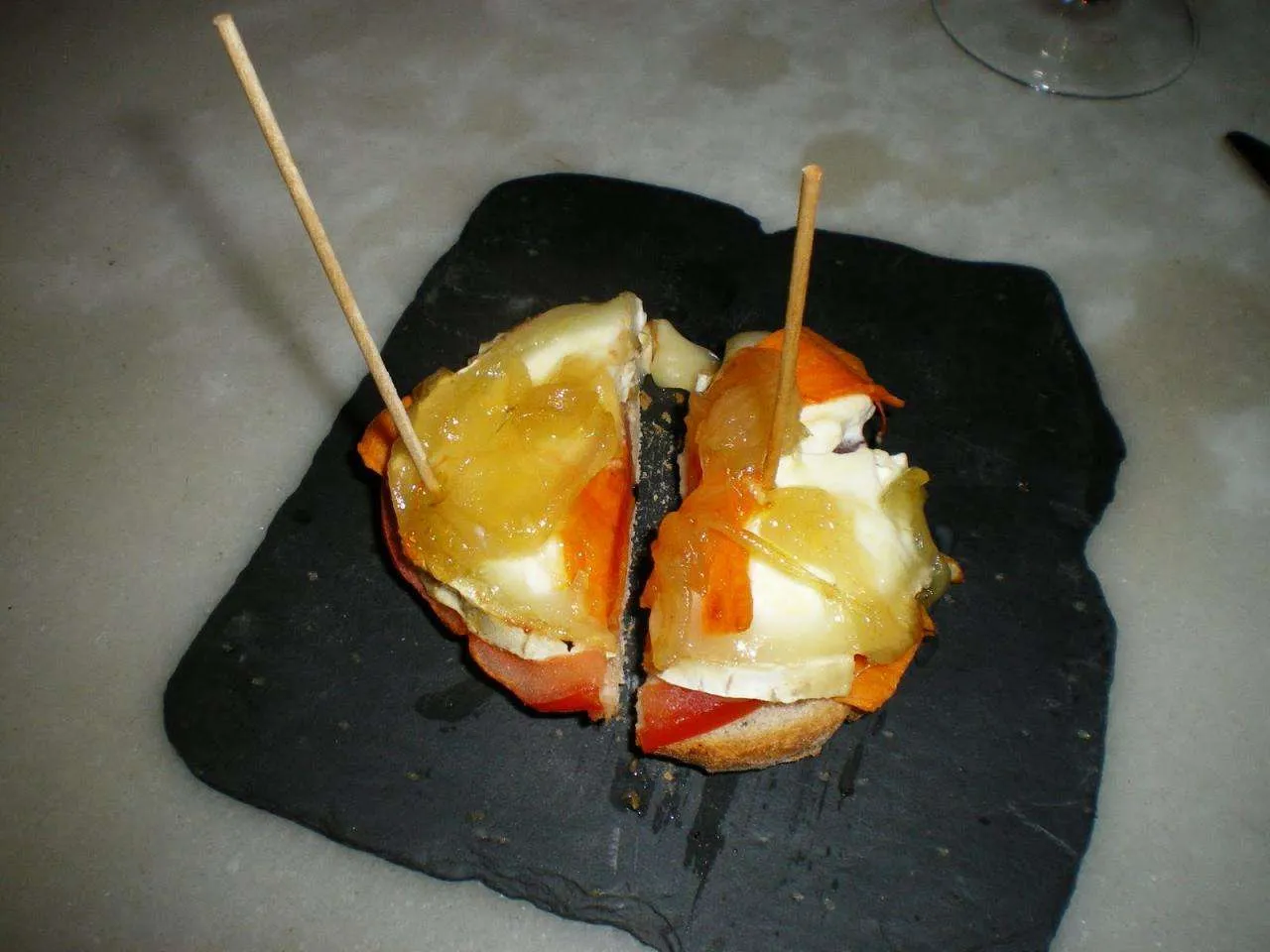 LA MUSA DE ESPRONCEDA. Encanto, solera y ricas tostas en la Calle Santa Isabel - La Musa Espronceda 7