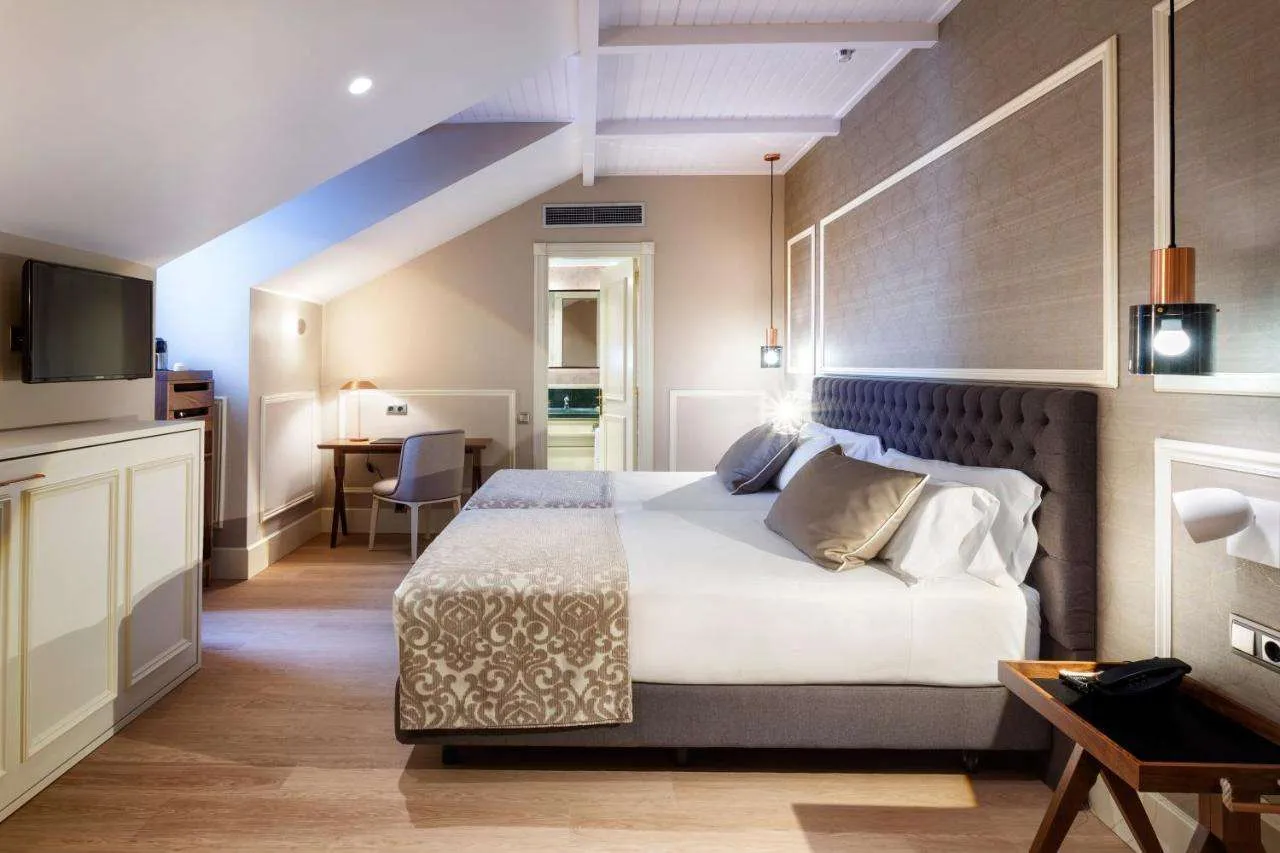 11 maravillosos HOTELES cerca de la PUERTA DEL SOL en Madrid - hotel las cortes Foto cortesía de Booking