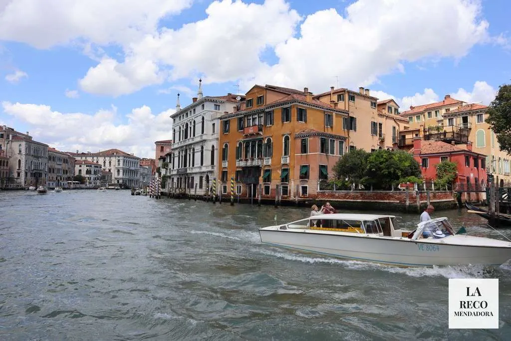 Cómo IR DEL AEROPUERTO DE VENECIA al CENTRO: 3 opciones - Venecia Italia 224 Taxi en los canales de Venecia